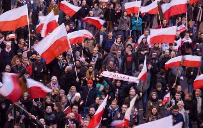 В Польше тысячи людей выступили против насилия в отношении украинцев