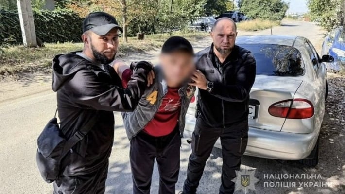 Затащили в подвал, избили и угнали машину: в Запорожье задержали двух нападавших