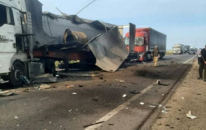 Атака на логистические пути: РФ ударила по автодороге в Одесской области, есть тяжелораненые