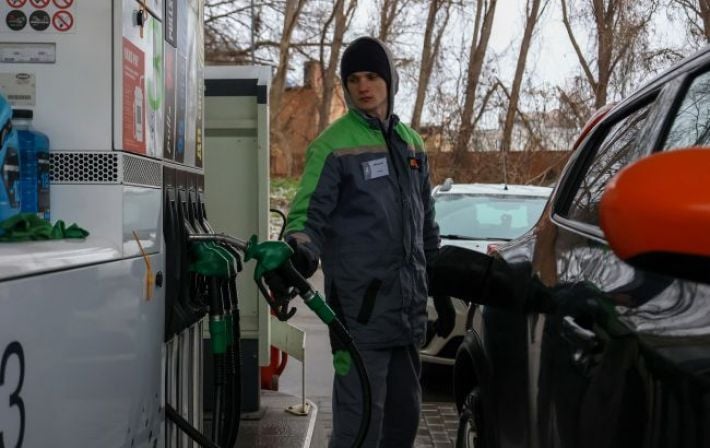«Дизель и газ идут вверх, бензин без изменений»: сети АЗС обновили ценники 22 октября