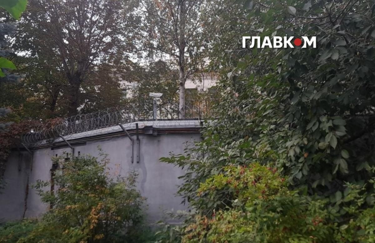 Як відомо, після того, як РФ розпочала повномасштабне вторгнення в Україну у лютому 2022 року, Київ розірвав дипломатичні відносини із Москвою 8