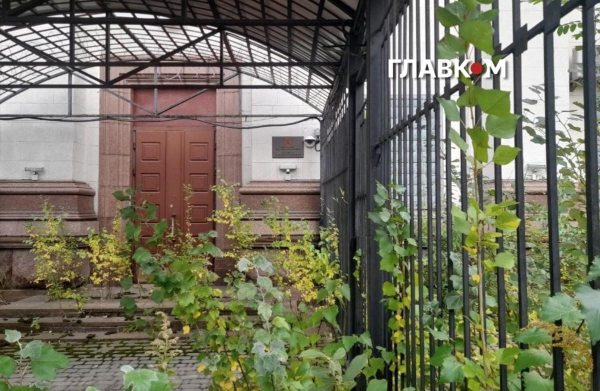 Як відомо, після того, як РФ розпочала повномасштабне вторгнення в Україну у лютому 2022 року, Київ розірвав дипломатичні відносини із Москвою 9