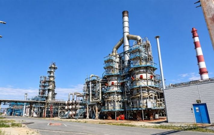 В 2350 км от Украины загорелся завод «Газпрома»: что известно об атаке беспилотников
