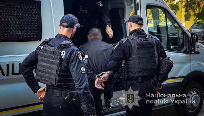 Не хотел ухаживать за больной: в Запорожье 57-летний мужчина до смерти избил 86-летнюю мать