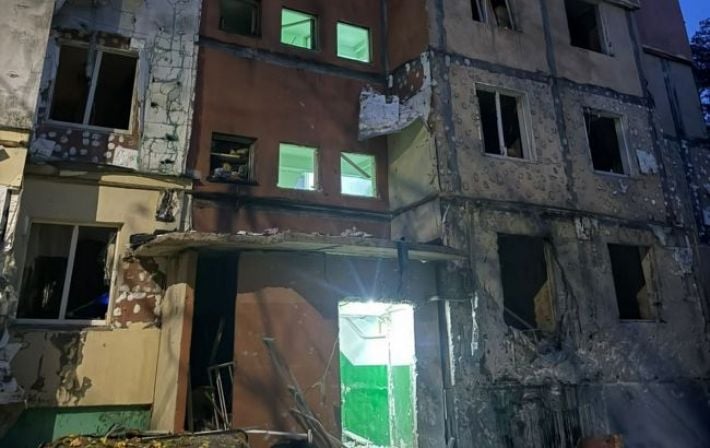 Ночной массированный налет БпЛА на западные области: попадание в жилую высотку в Ровно, блэкаут в Луцке и Ковеле, уничтожение предприятия в Чорткове