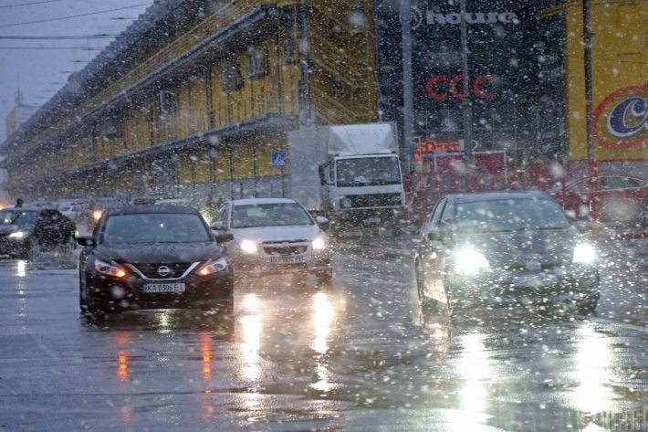 Первый снег в Украине может выпасть уже в ноябре: синоптик призвала водителей не откладывать смену шин