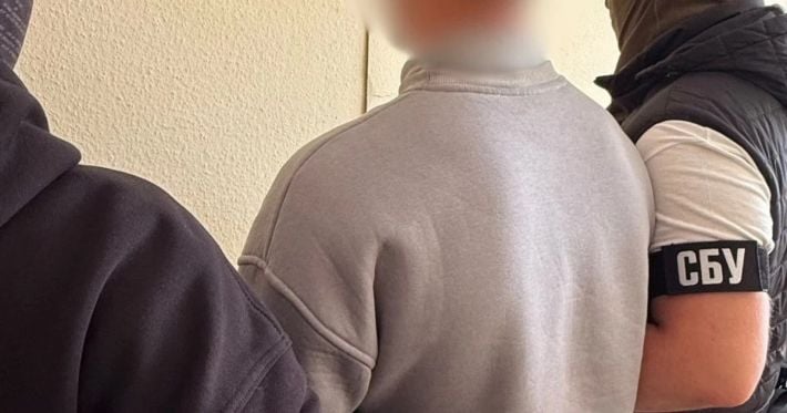 В Киеве 18-летний парень помогал российским военным активировать Starlink: какое наказание ему грозит