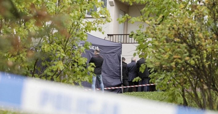 В Польше в квартире нашли мертвой целую семью: соседи заметили жуткую деталь на рассвете