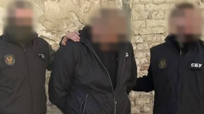 В Запорожье задержали мужчину, подозреваемого в поджоге грузовика в Киеве по заказу РФ