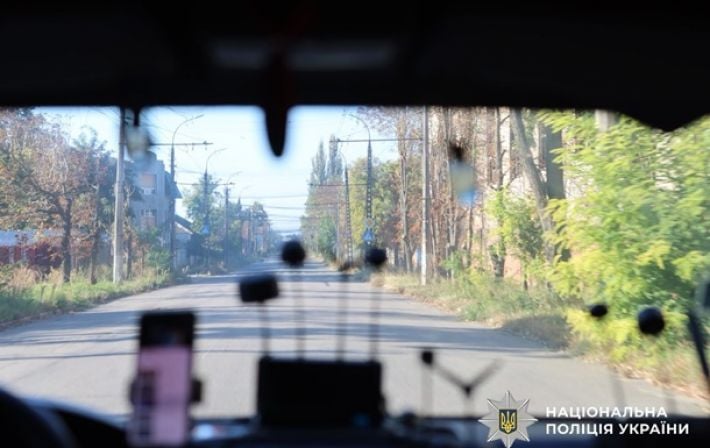 «Удар по гражданскому транспорту»: оккупанты сбросили взрывчатку с дрона на маршрутку с пассажирами в Херсоне