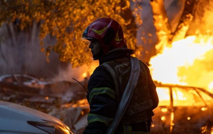 «Удар по украинской книге»: Россия обстреляла склад издательства КСД в День письменности и языка